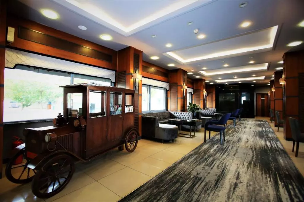 HOTEL LARA PALACE
